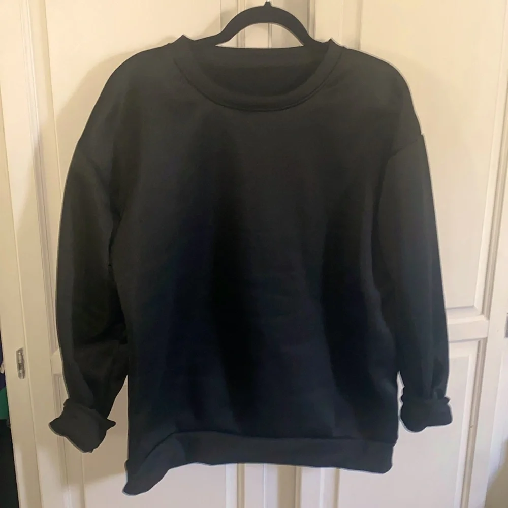 Unisex crew neck relaxed fit sweatshirt NWOT